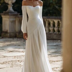 Off-Shoulder ivory Pleated Evening Gown Wedding Sleeves Gorgeous beach flowy